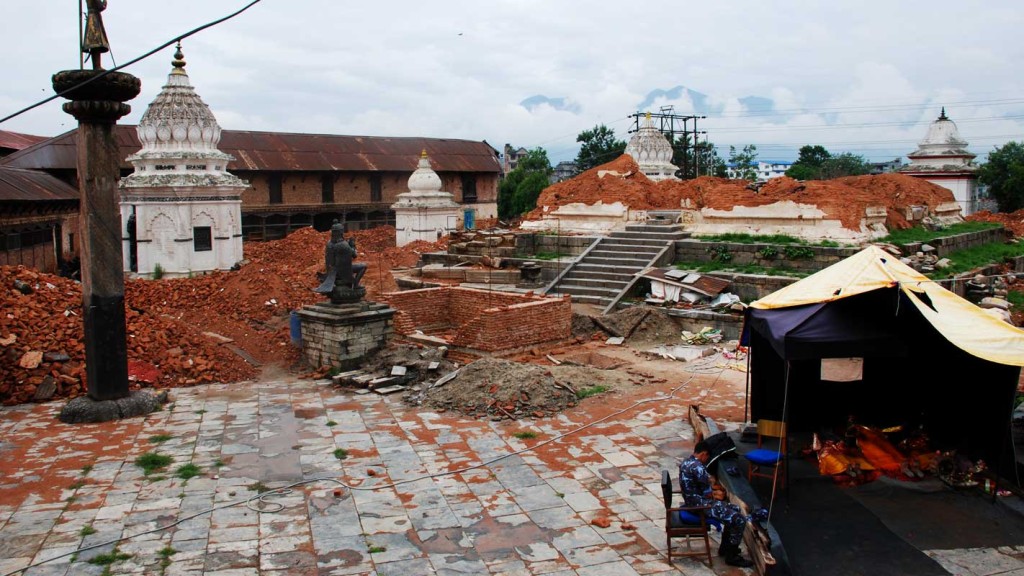 Nepal_Tempel_eingestuerzt